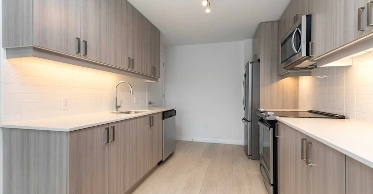 Th 01-1010 Portage Parkway, Vaughan, ON, L4K 0K3 - 6