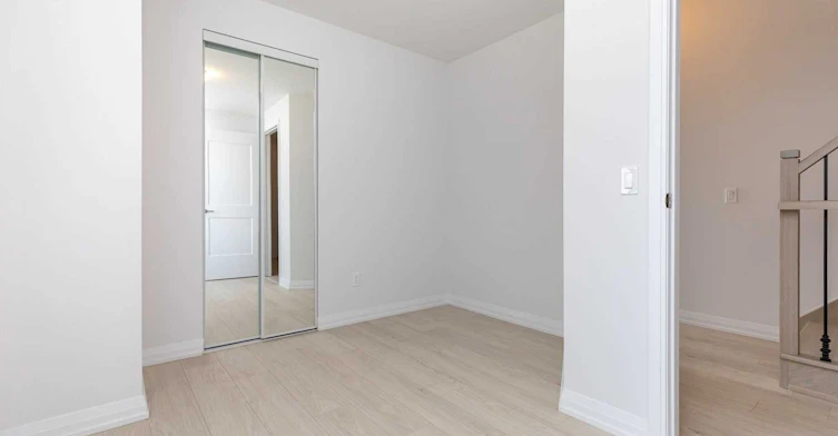 Th 01-1010 Portage Parkway, Vaughan, ON, L4K 0K3 - 10