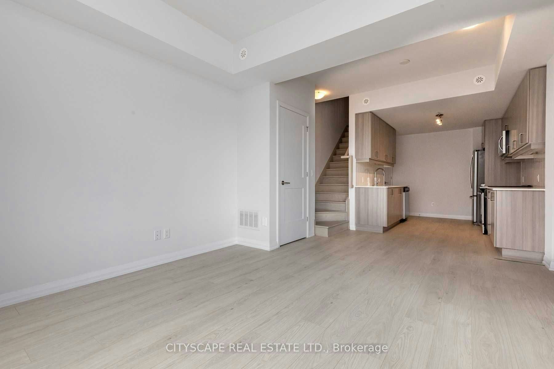 Th 01-1010 Portage Parkway, Vaughan, ON, L4K 0K3 - 2