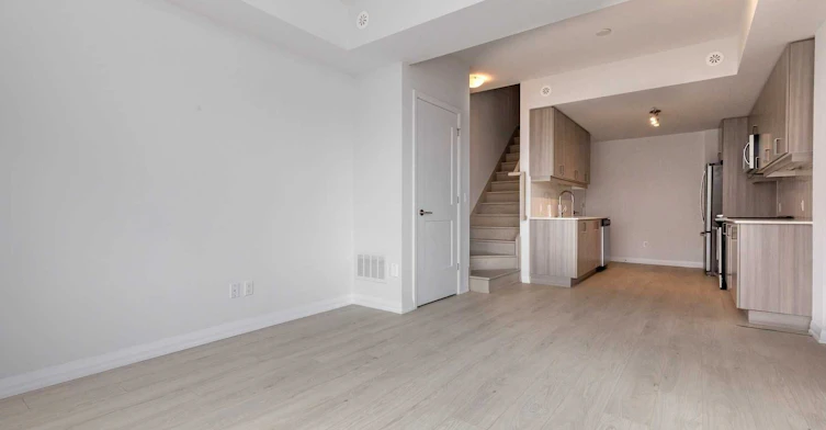 Th 01-1010 Portage Parkway, Vaughan, ON, L4K 0K3 - 2