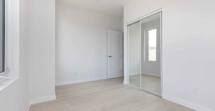 Th 01-1010 Portage Parkway, Vaughan, ON, L4K 0K3 - 9