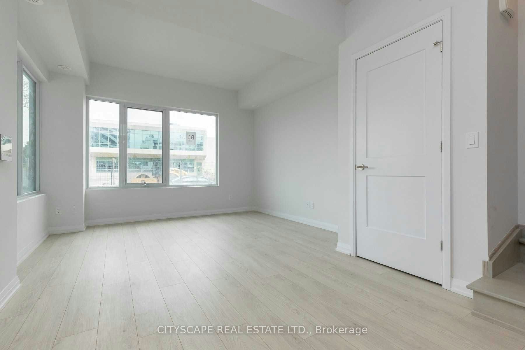 Th 01-1010 Portage Parkway, Vaughan, ON, L4K 0K3