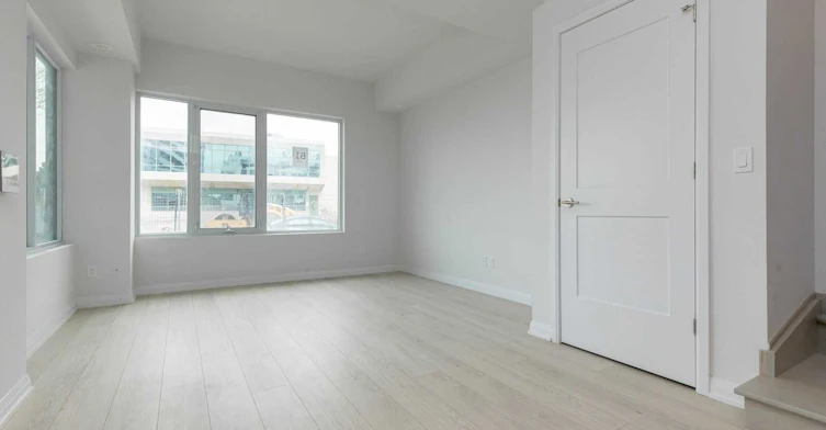 Th 01-1010 Portage Parkway, Vaughan, ON, L4K 0K3