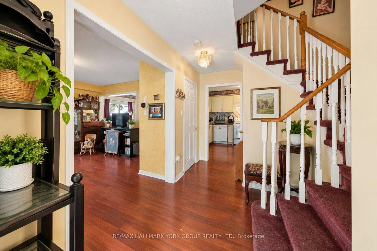 537 Walpole Crescent - 5