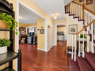 537 Walpole Crescent - 5