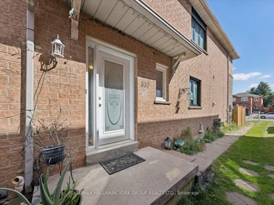537 Walpole Crescent - 3