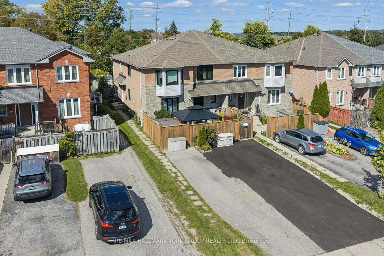 537 Walpole Crescent - 2