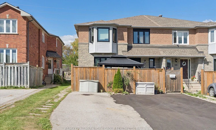 537 Walpole Crescent