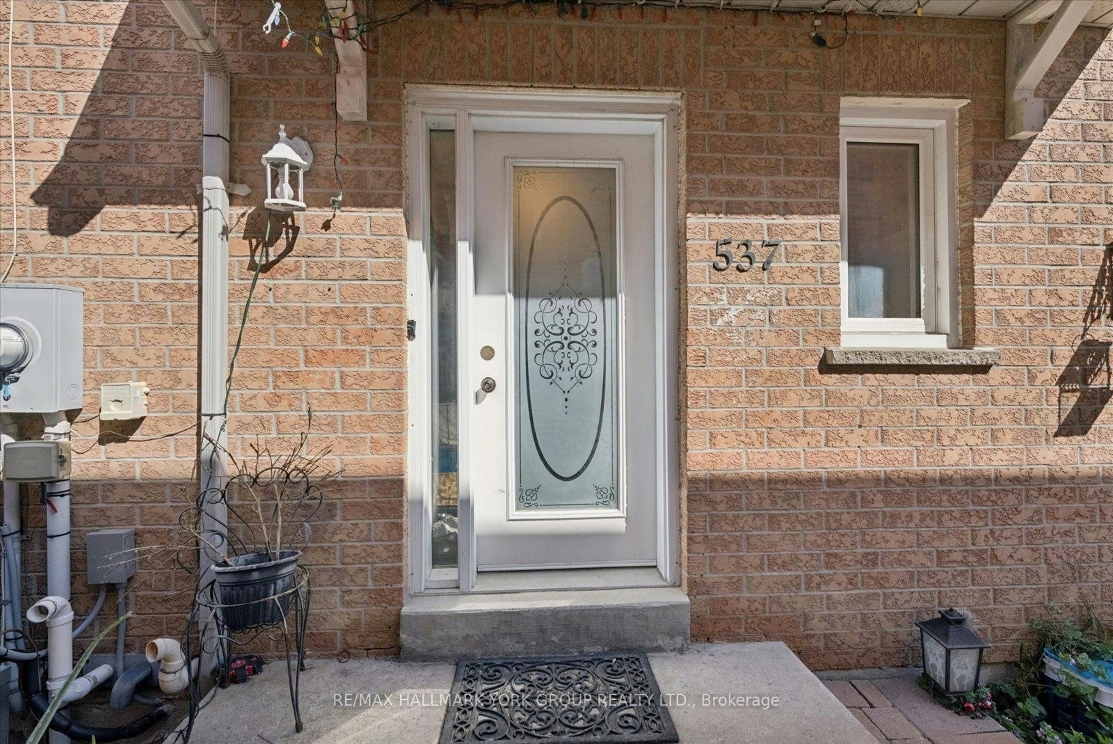 537 Walpole Crescent - 4