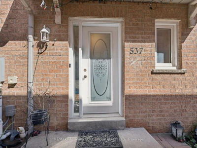 537 Walpole Crescent - 4