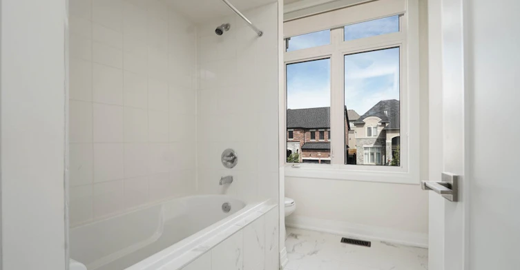 Main Floor-253 Seaview Heights, East Gwillimbury, ON, L9N 0Z1 - 37