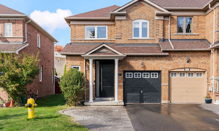 163 Wildberry Crescent