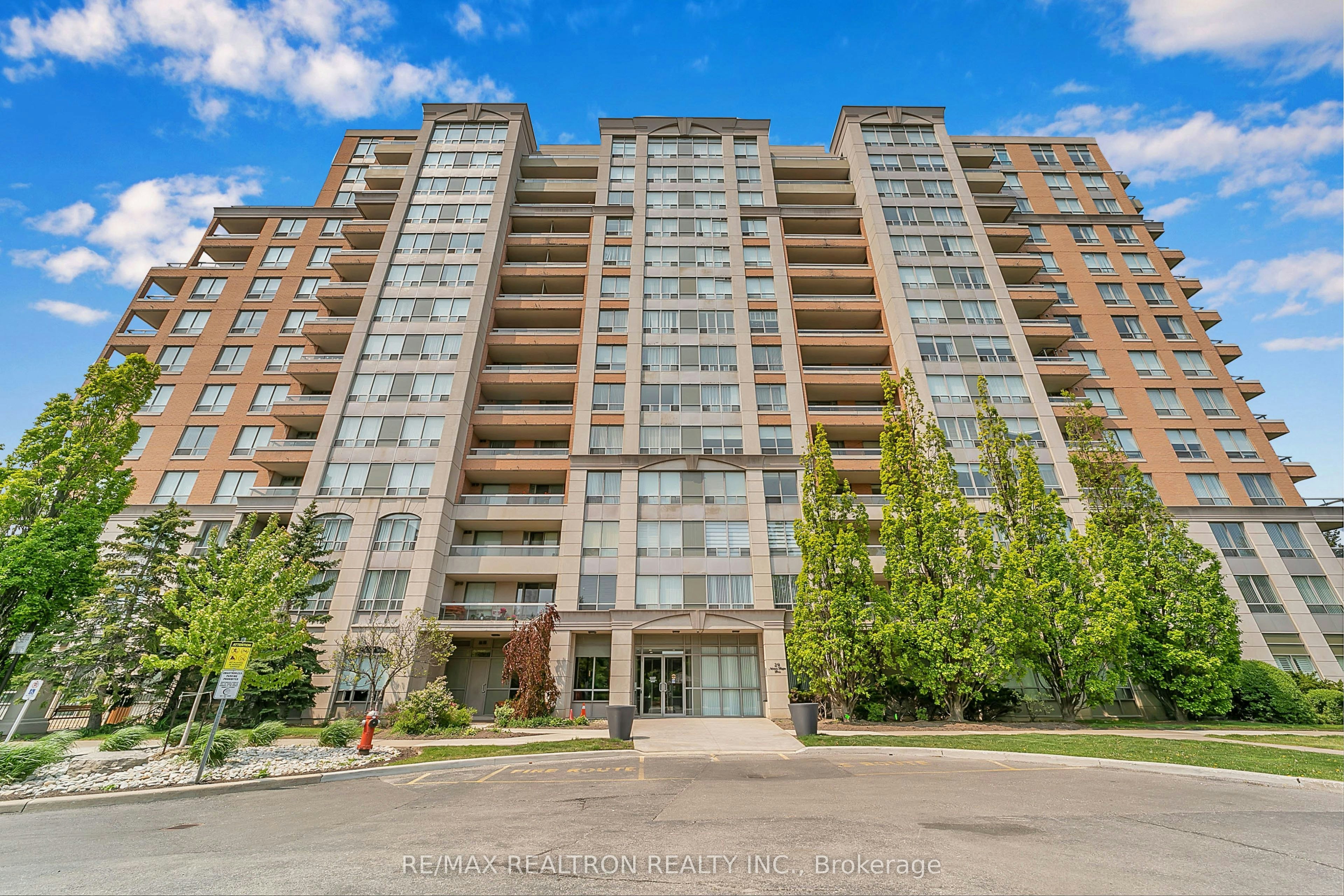 615-29 Northern Hts Drive N, Richmond Hill, ON, L4B 4L8