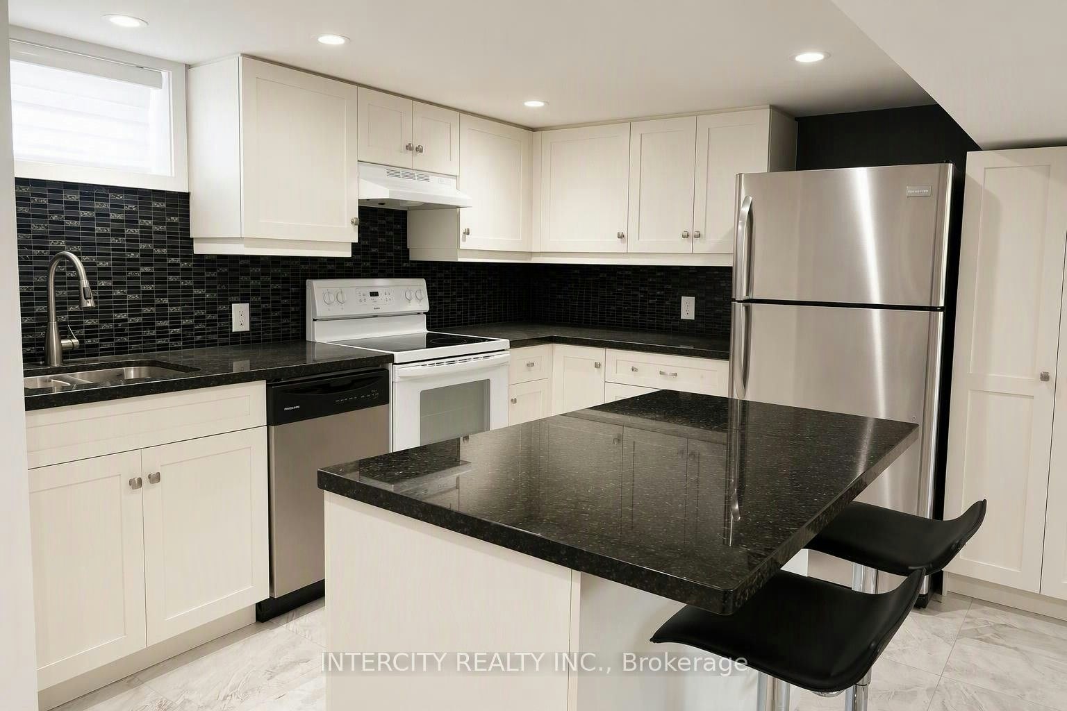 Basement-46 Bingham Street, Bradford West Gwillimbury, ON, L3Z 1X4 - 2