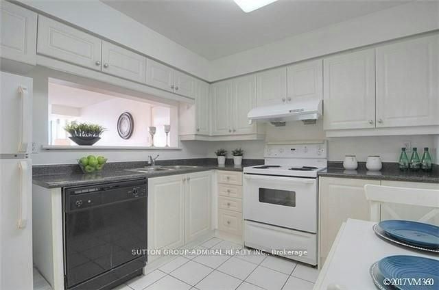 1002-11 Townsgate Drive, Vaughan, ON, L4J 8G4 - 4