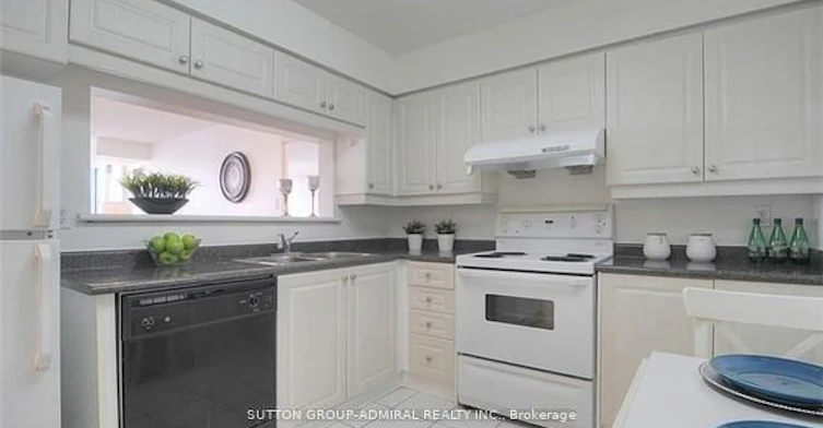 1002-11 Townsgate Drive, Vaughan, ON, L4J 8G4 - 4