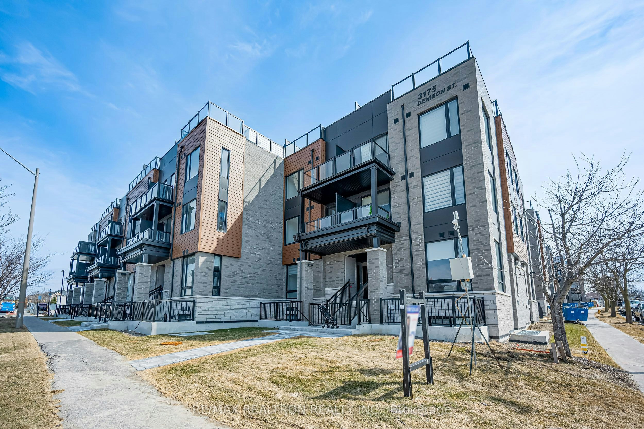 107-3175 Denison Street, Markham, ON, L3S 0E3