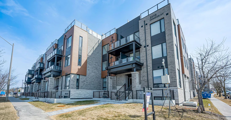 107-3175 Denison Street, Markham, ON, L3S 0E3