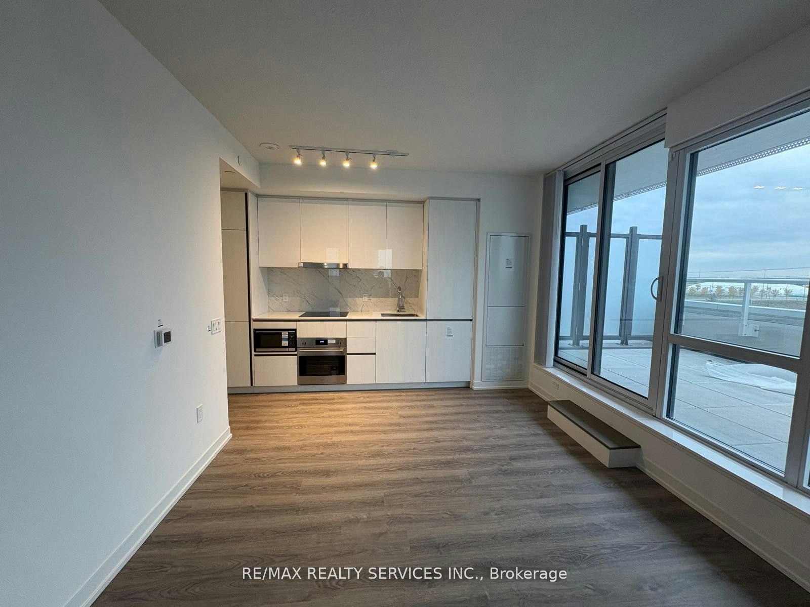 509-8 Interchange Way, Vaughan, ON, L4K 5Z7 - 10