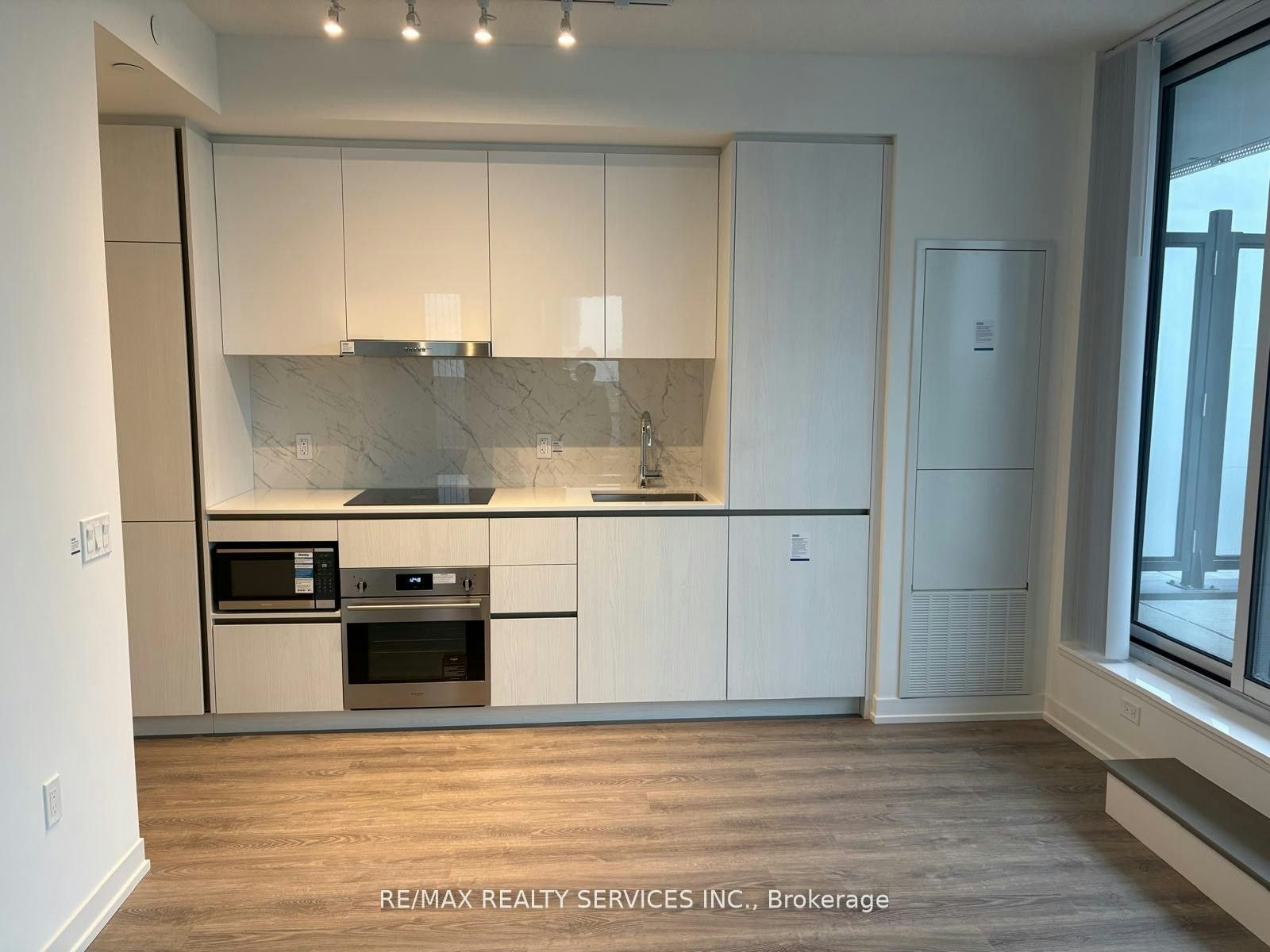 509-8 Interchange Way, Vaughan, ON, L4K 5Z7 - 9