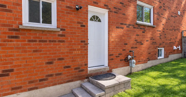 778 Firth Court, Newmarket, ON, L3Y 8H8 - 2