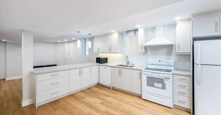 778 Firth Court, Newmarket, ON, L3Y 8H8 - 9