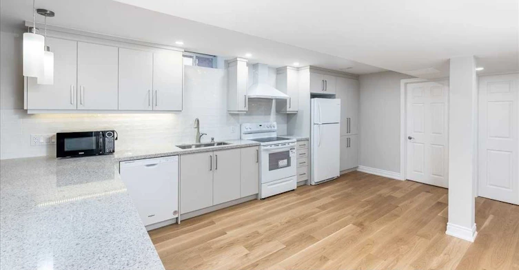 778 Firth Court, Newmarket, ON, L3Y 8H8 - 8