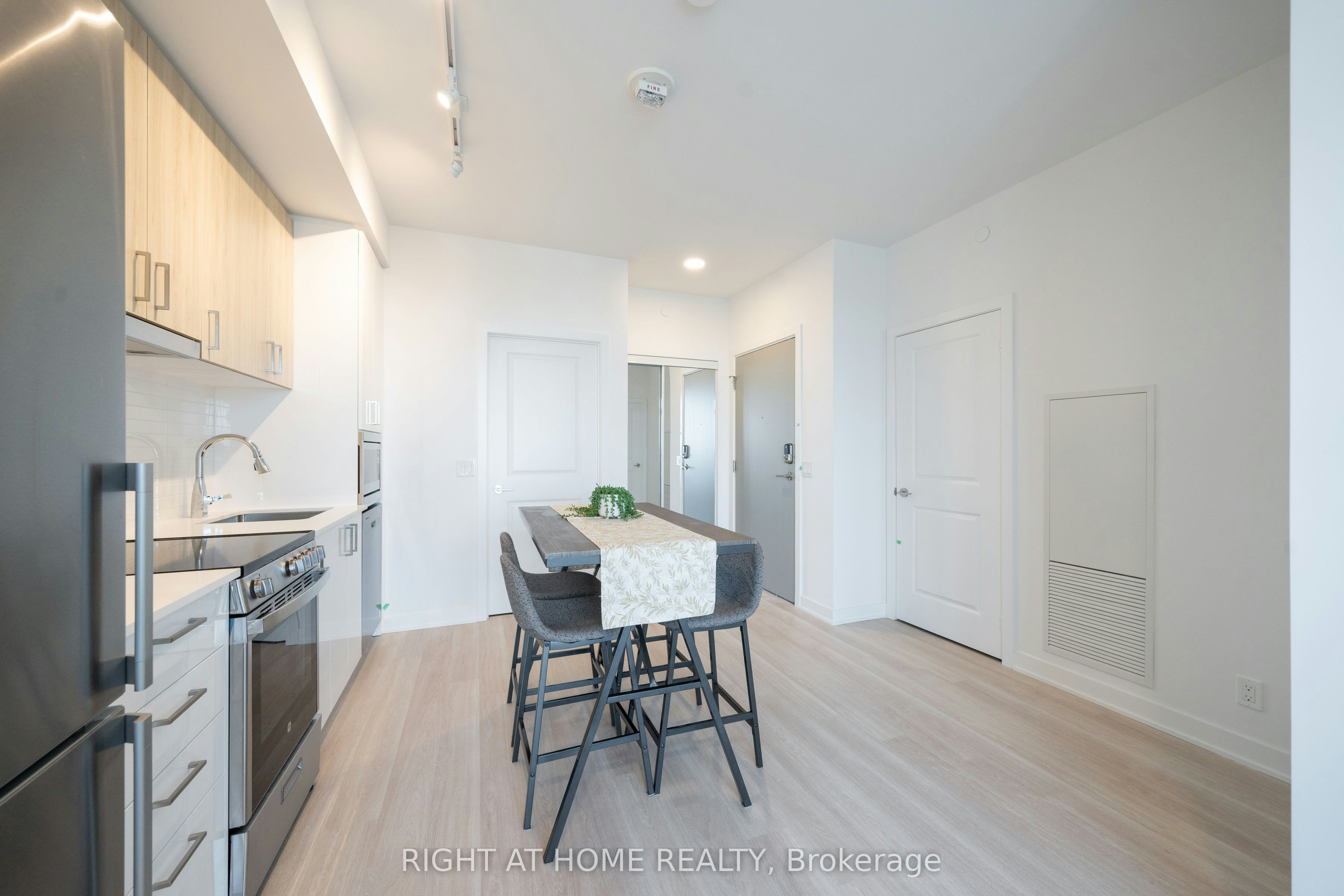 2406-50 Upper Mall Way, Vaughan, ON, L4J 0L8 - 7
