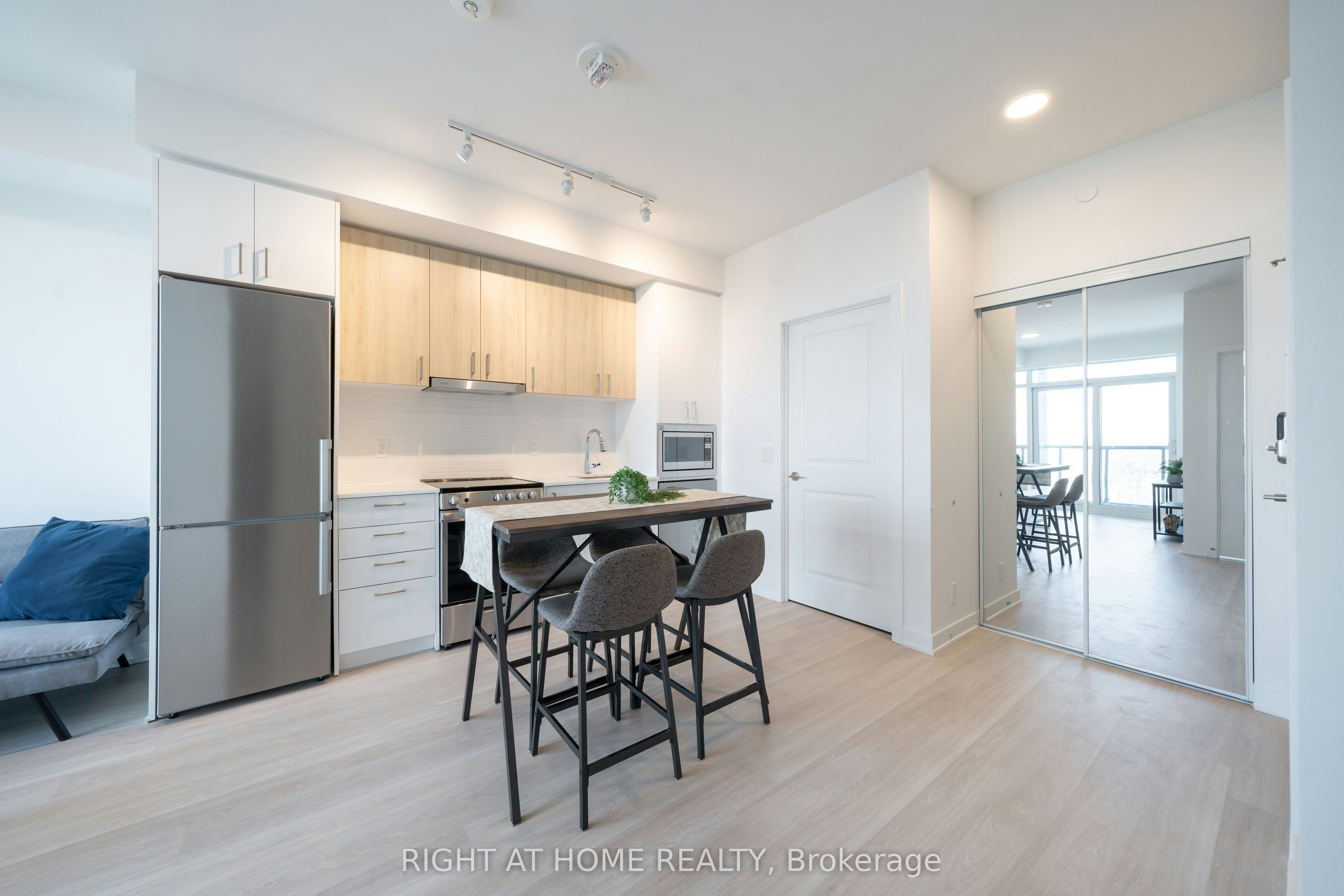 2406-50 Upper Mall Way, Vaughan, ON, L4J 0L8 - 6