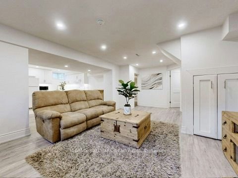 Bsmt-238 Rumble Avenue, Richmond Hill, ON, L4C 4G7 - 6