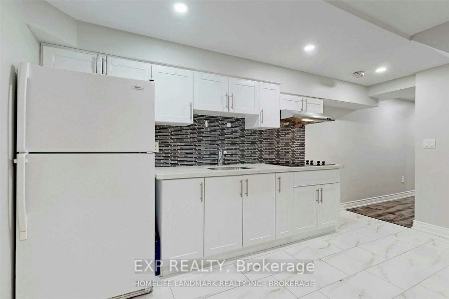 B-172 District Avenue, Vaughan, ON, L6A 0Y3 - 2
