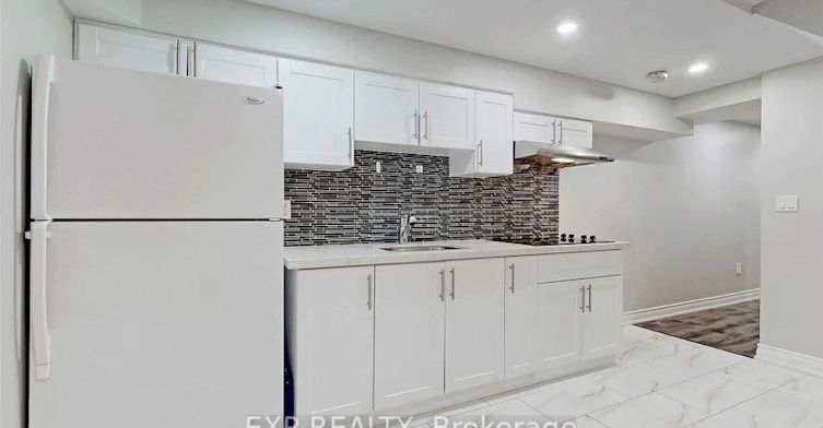 B-172 District Avenue, Vaughan, ON, L6A 0Y3 - 2