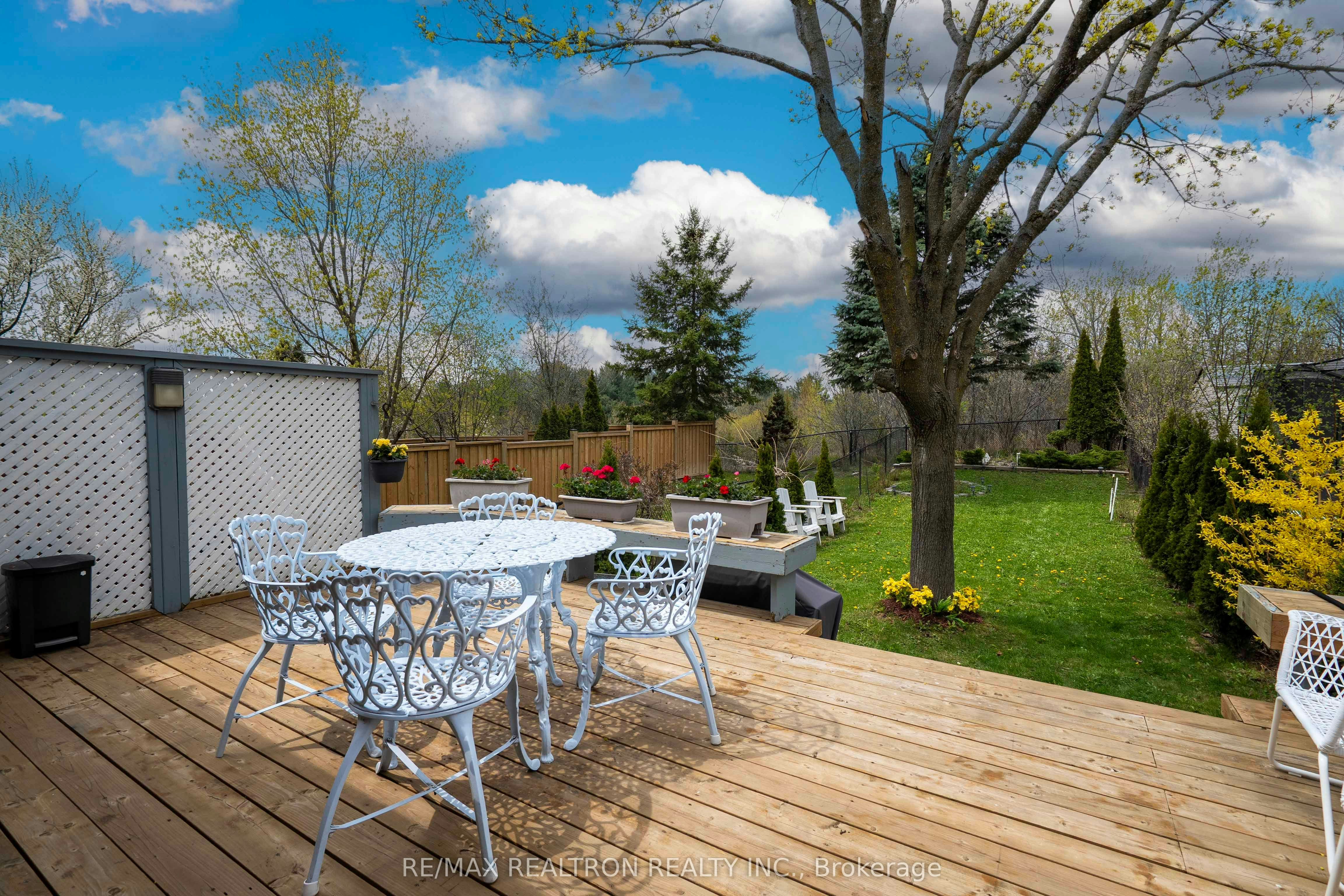 36 Edgemont Court, Richmond Hill, ON, L4S 2H8