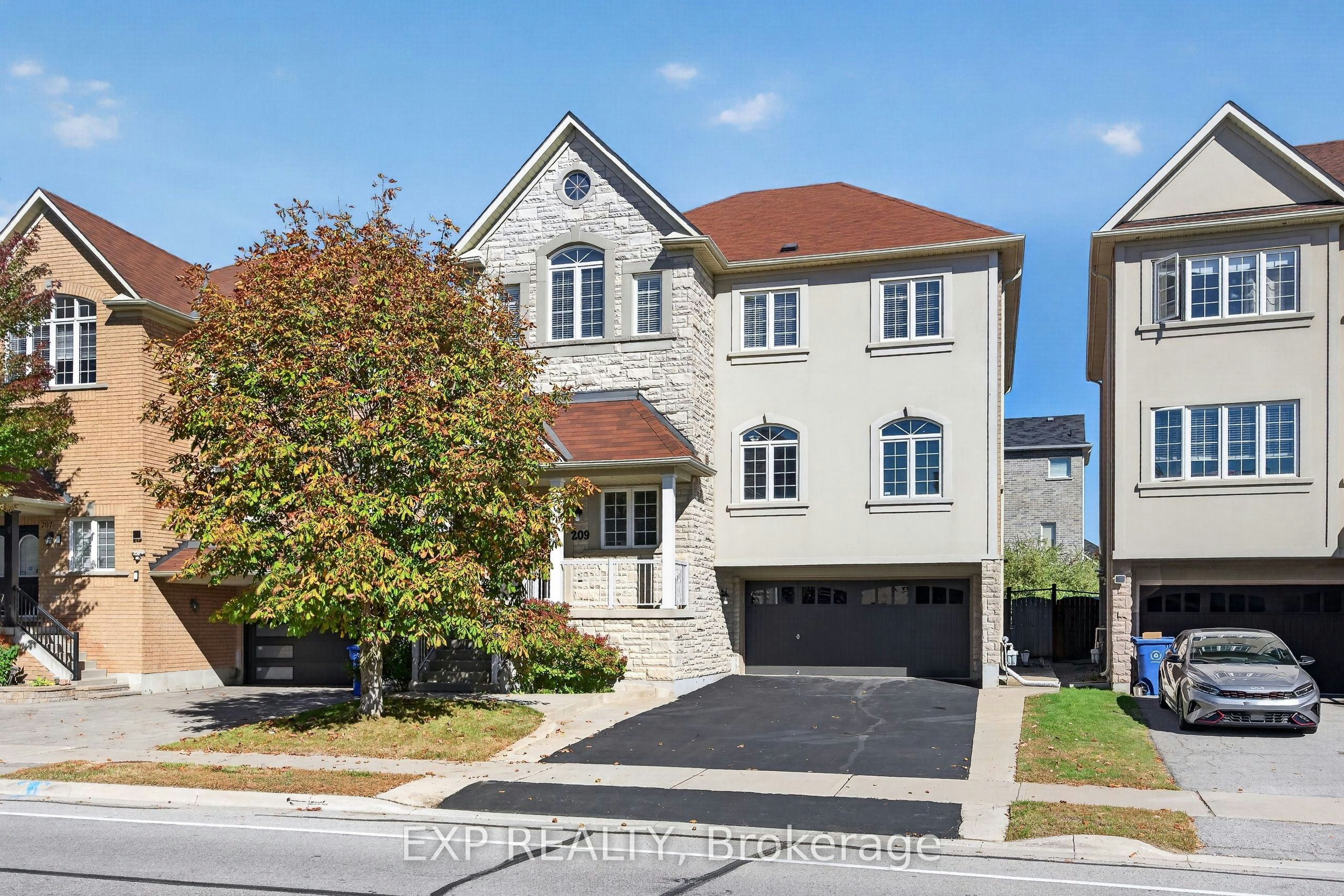 209 Woodspring Avenue, Newmarket, ON, L3X 3J4