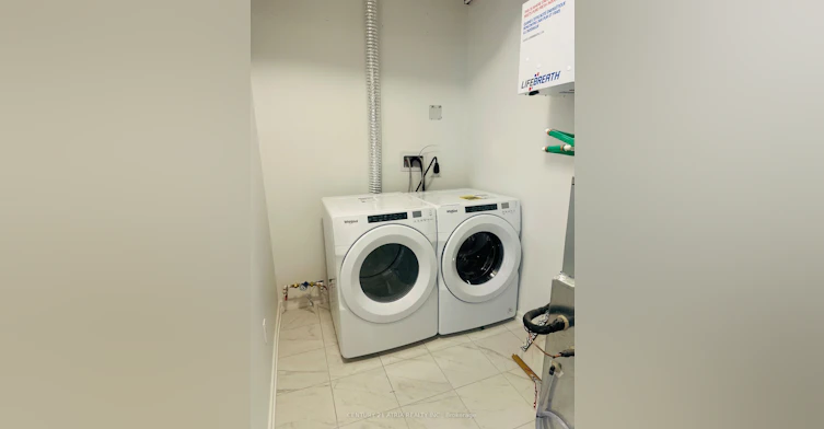 14-22 Lytham Green Circle, Newmarket, ON, L3Y 0H5 - 2