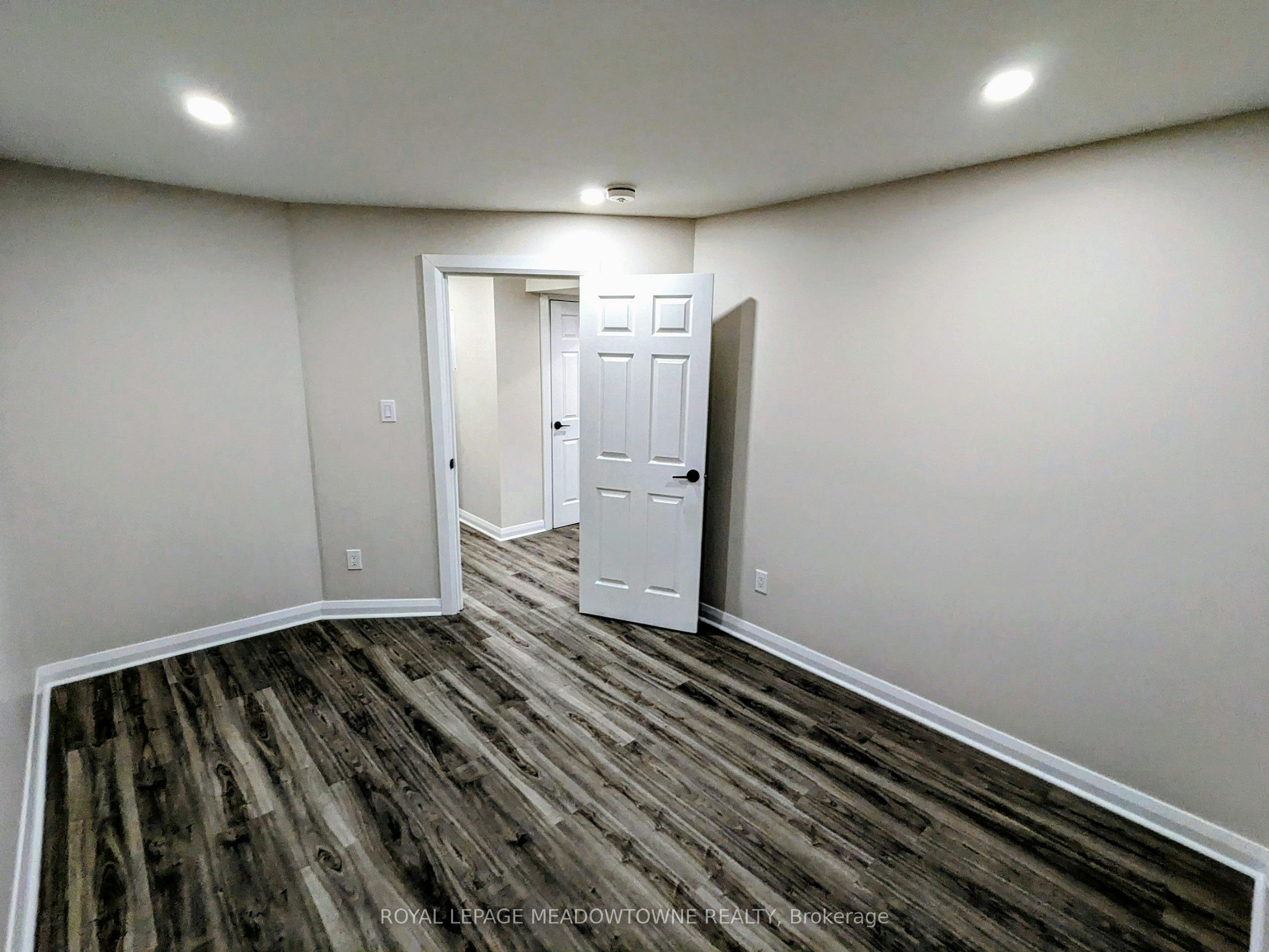 B-737 Botany Hill Crescent, Newmarket, ON, L3Y 3A7 - 6