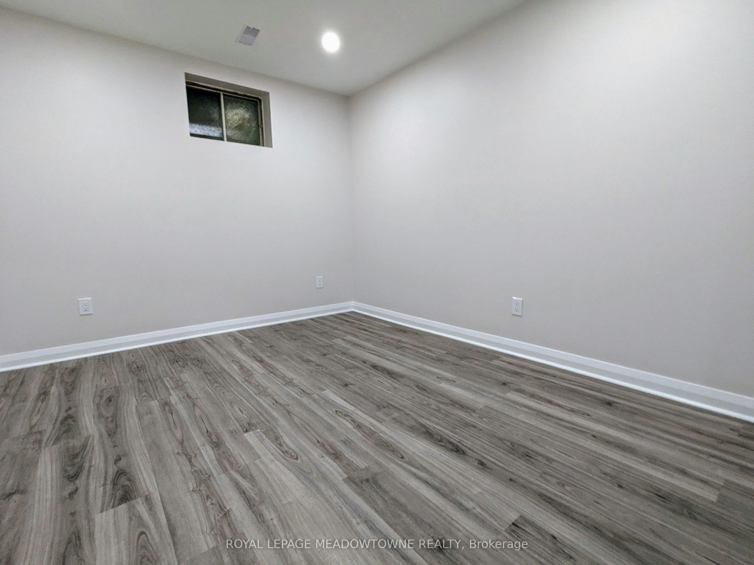 B-737 Botany Hill Crescent, Newmarket, ON, L3Y 3A7 - 8