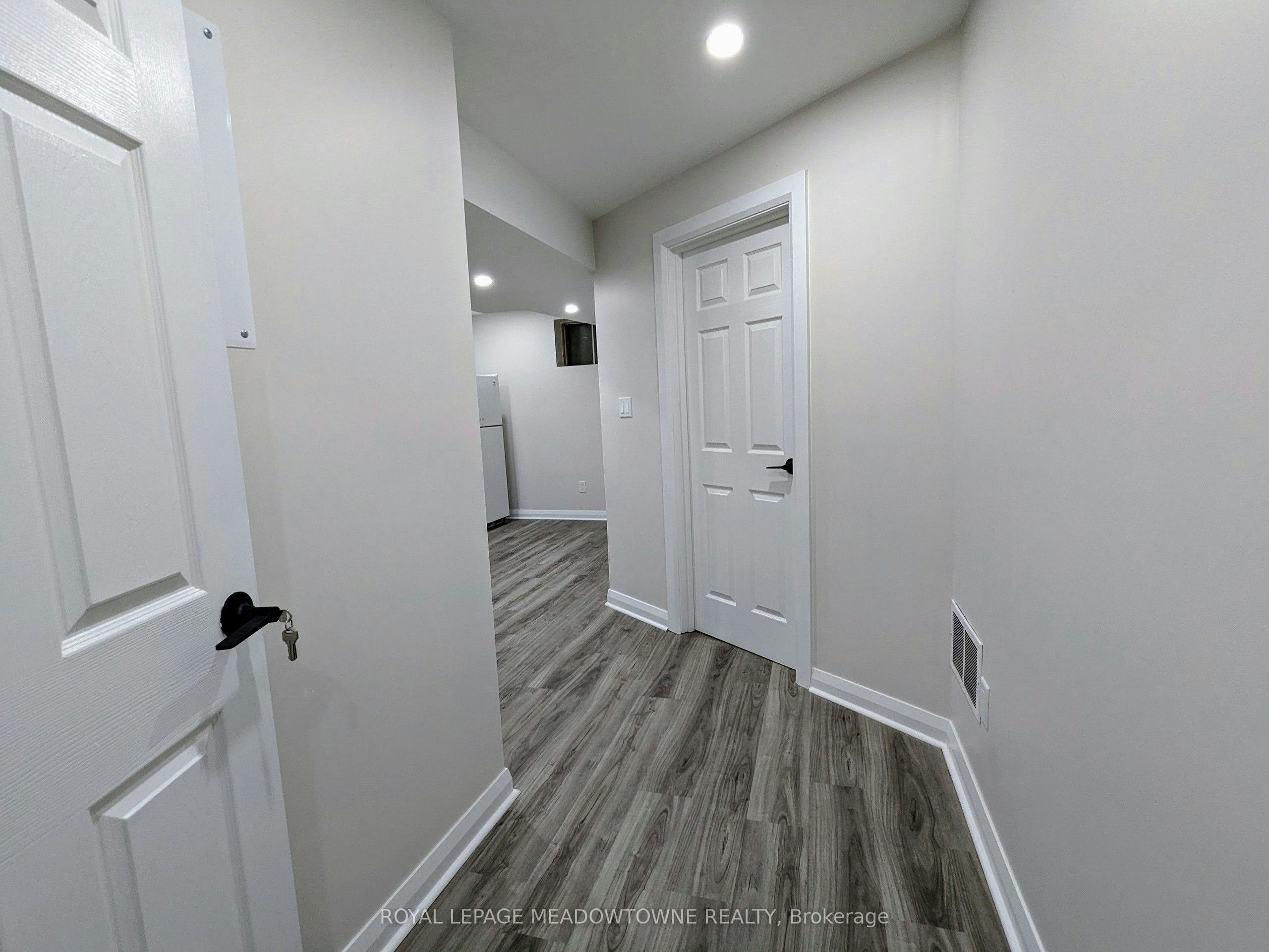 B-737 Botany Hill Crescent, Newmarket, ON, L3Y 3A7 - 7