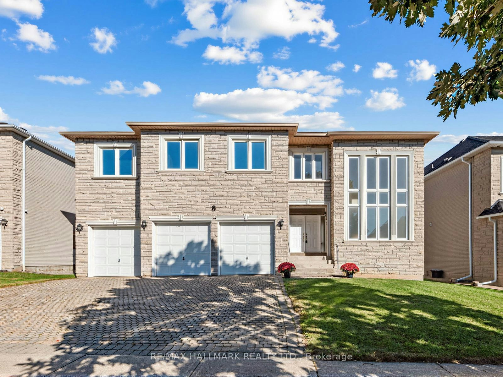 8 Ridgley Court, Richmond Hill, ON, L4B 4N3