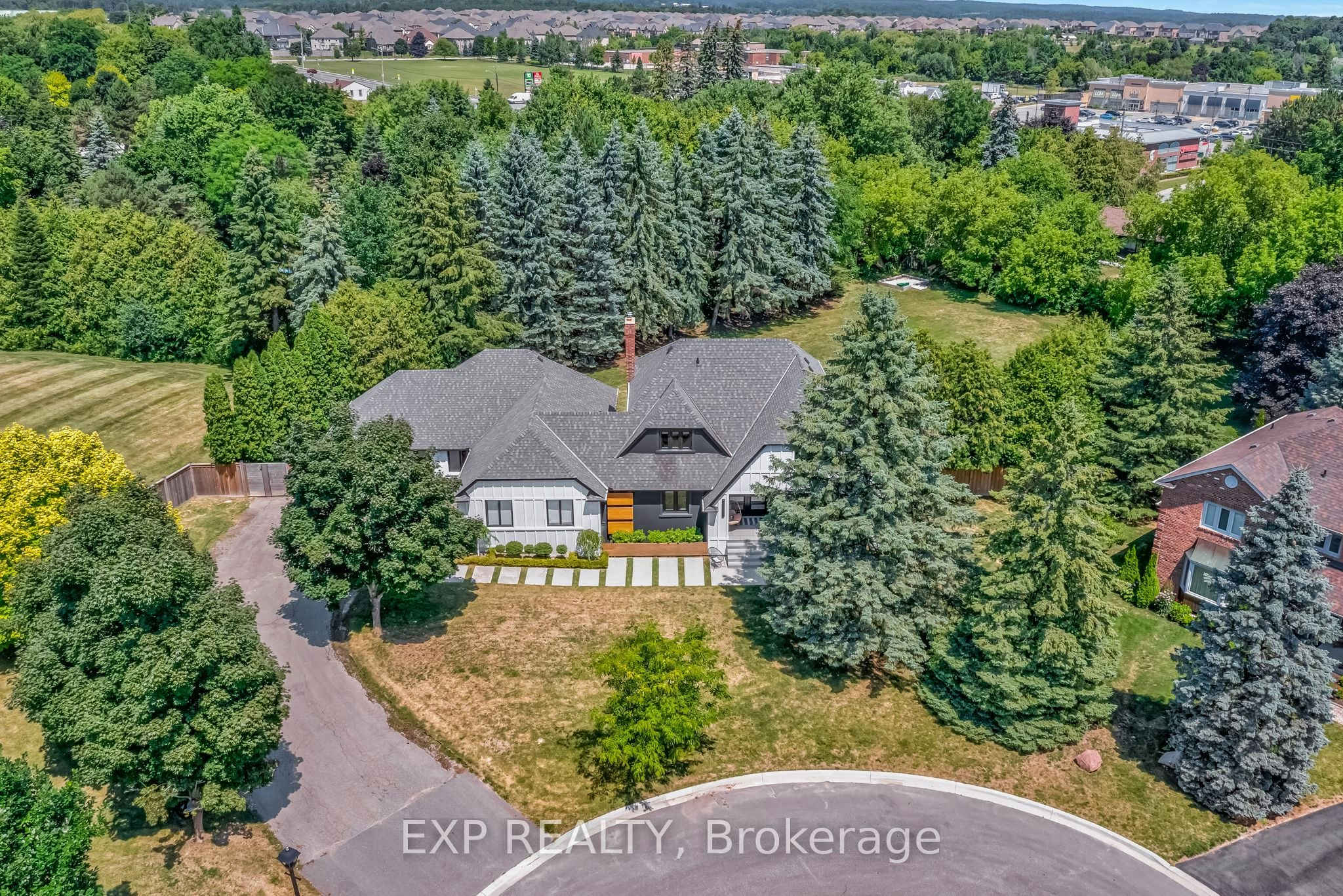 17 Chamberlain Court, King, ON, L0G 1N0