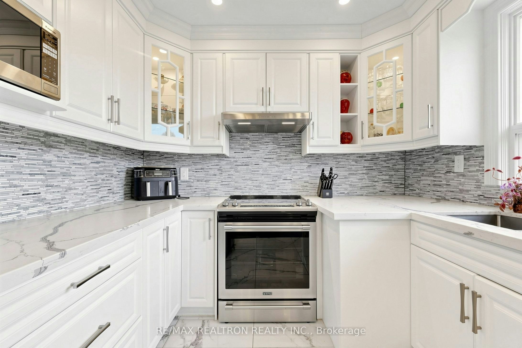 Main-244 Tampico Road, Richmond Hill, ON, L4C 4R7 - 10