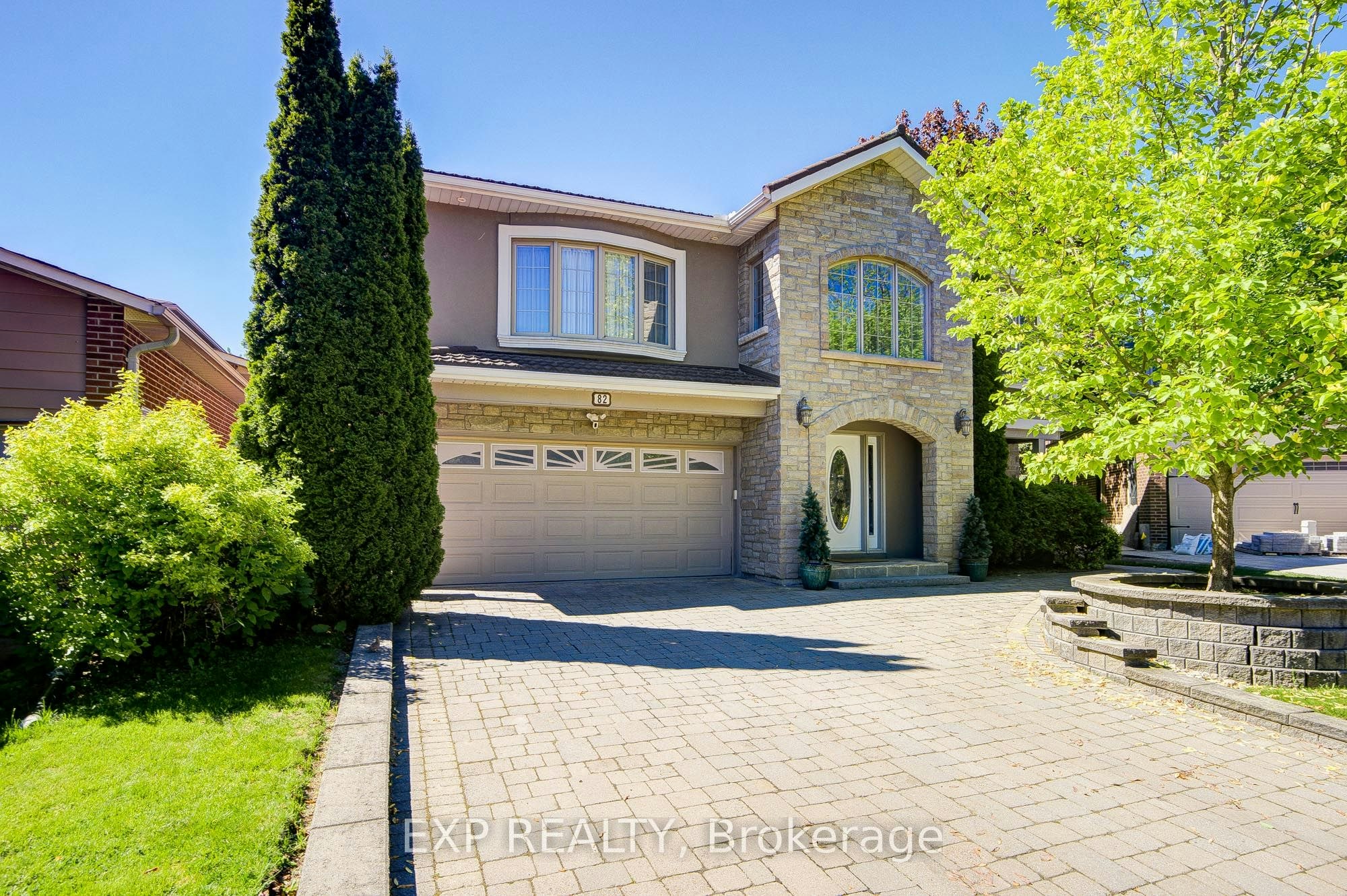 82 Derby Court, Newmarket, ON, L3Y 5Z9