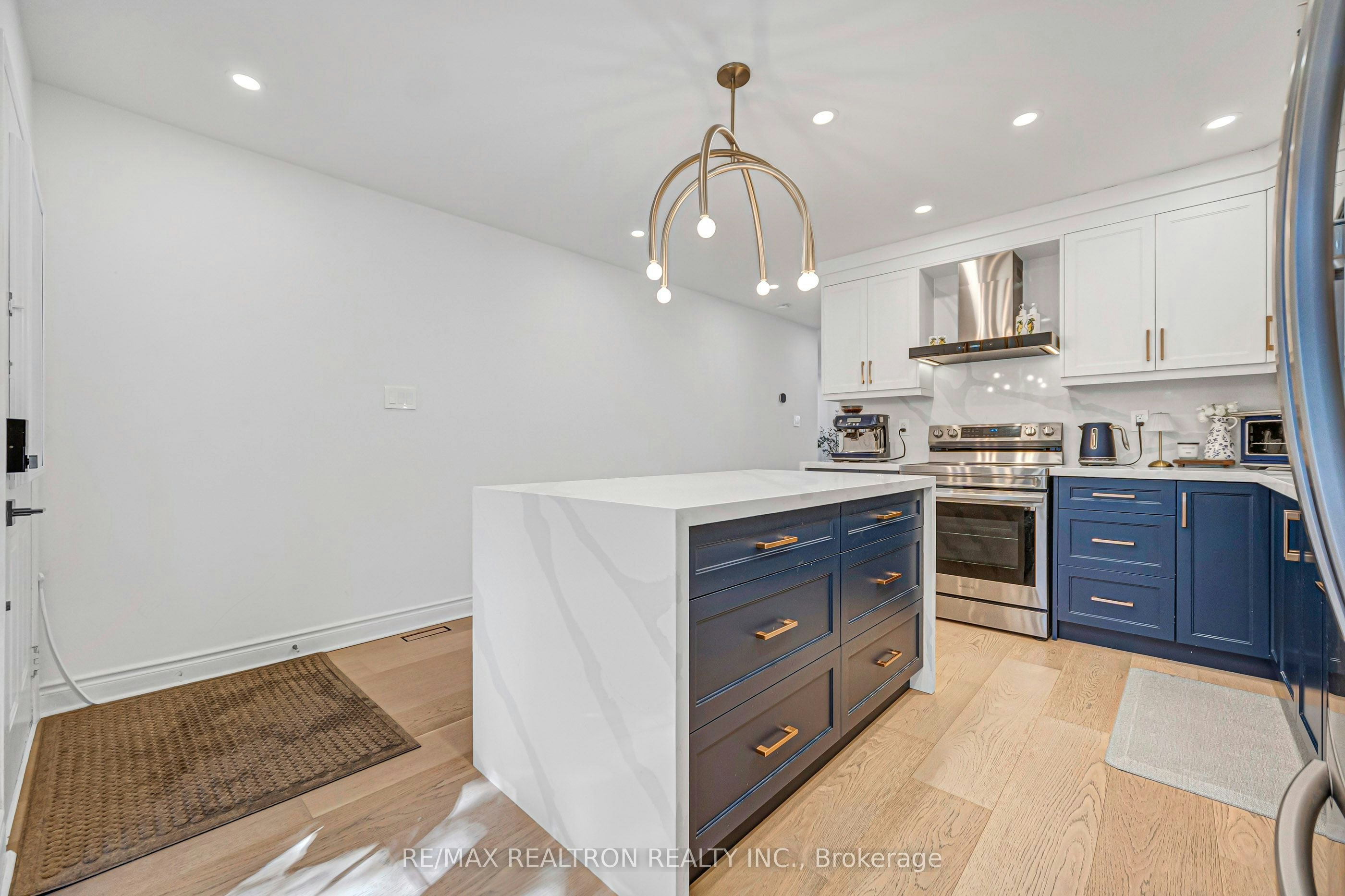 10 Macgregor Avenue, Richmond Hill, ON, L4B 4S8 - 10