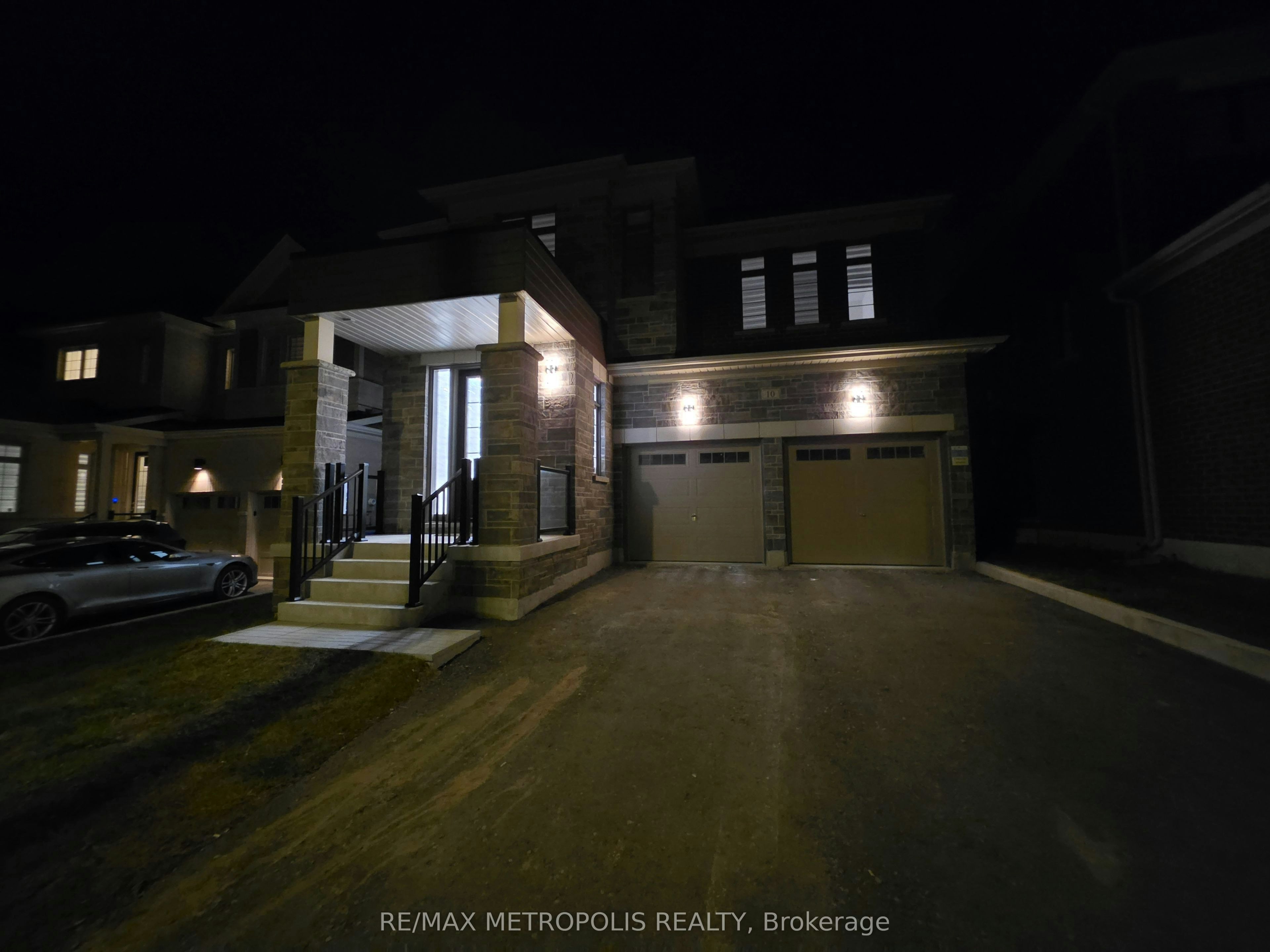 10 Wraggs Road, Bradford West Gwillimbury, ON, L3Z 4N1