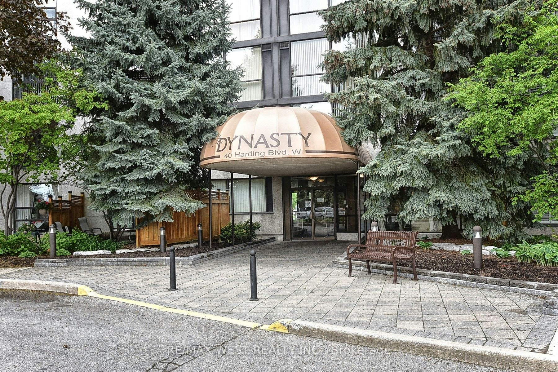 305-40 Harding Boulevard W, Richmond Hill, ON, L4C 9S5 - 2