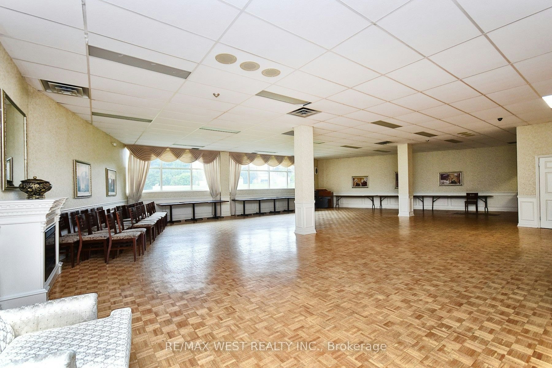 305-40 Harding Boulevard W, Richmond Hill, ON, L4C 9S5 - 34