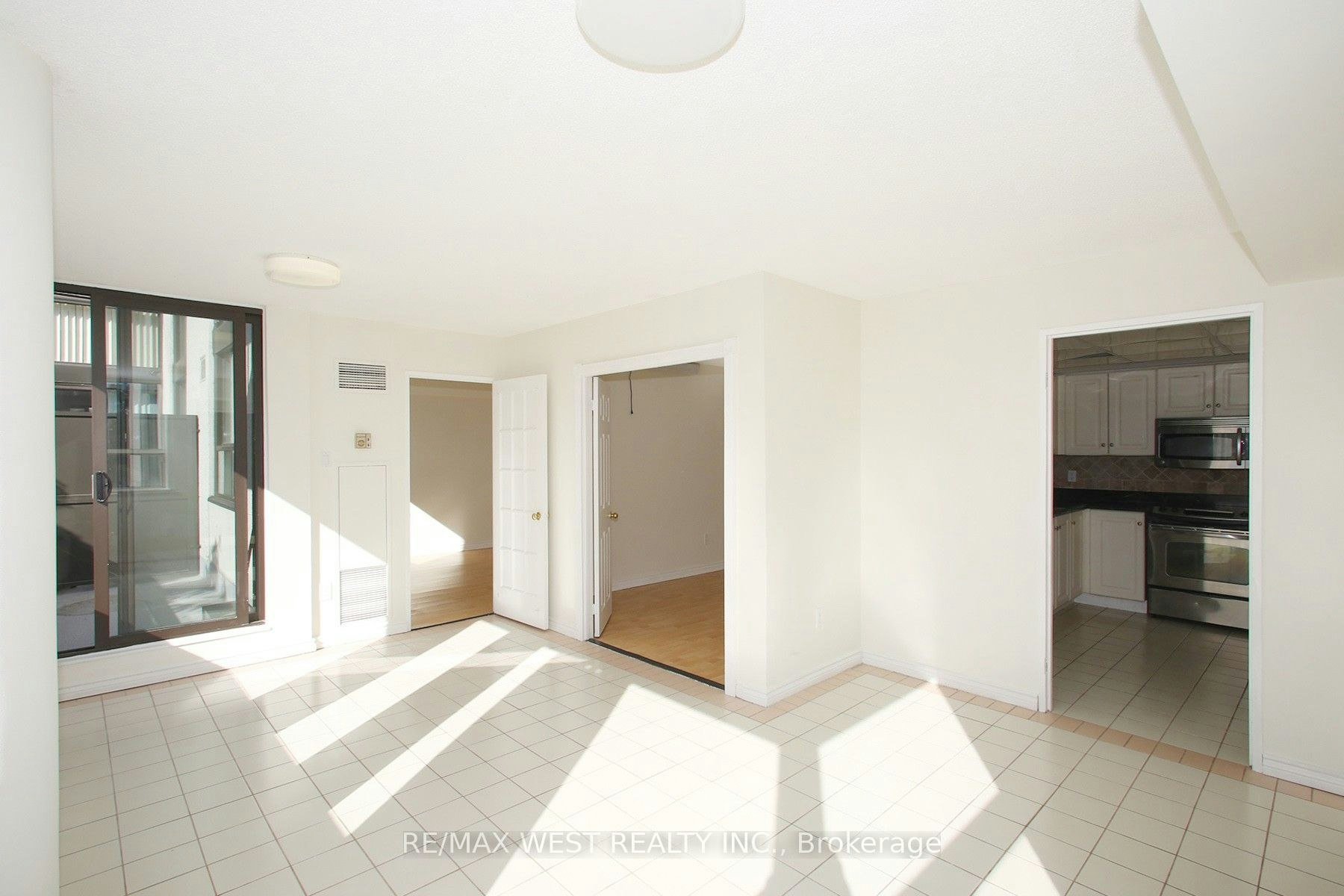 305-40 Harding Boulevard W, Richmond Hill, ON, L4C 9S5 - 8