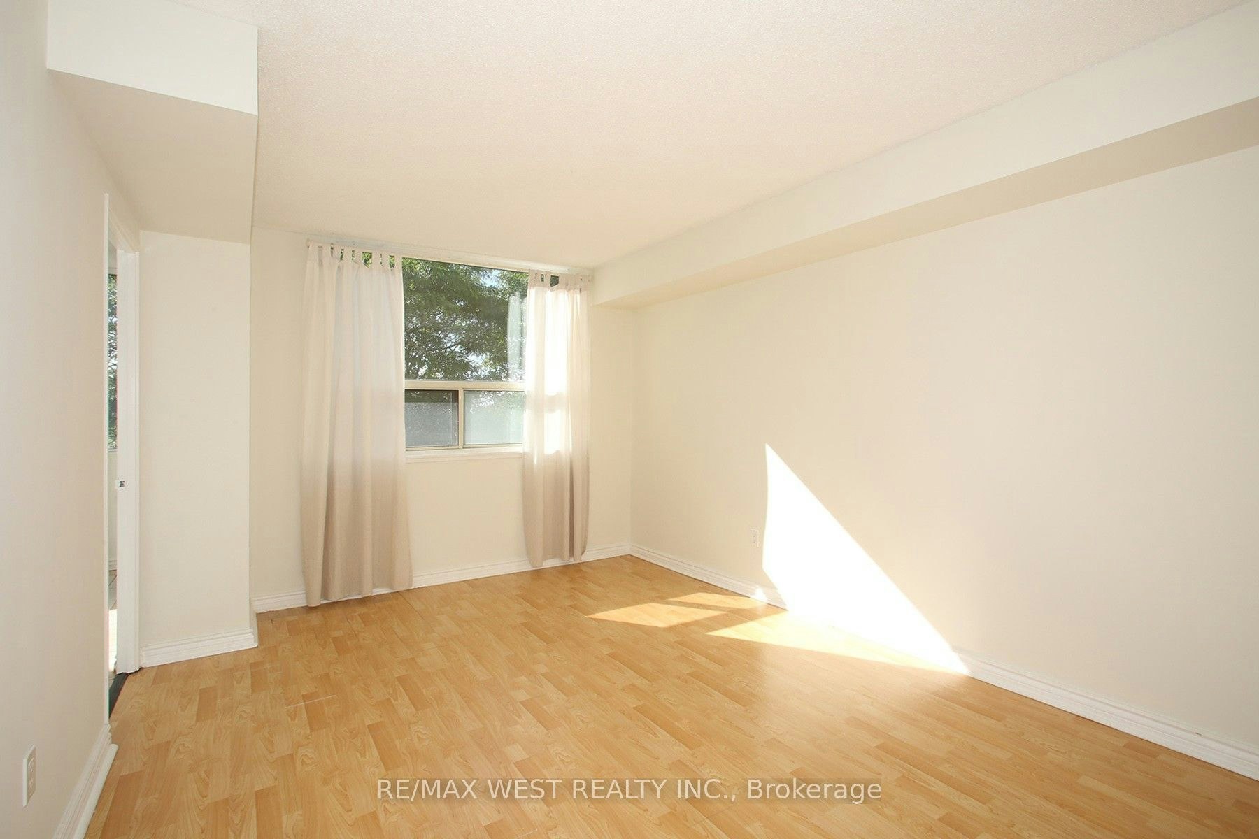 305-40 Harding Boulevard W, Richmond Hill, ON, L4C 9S5 - 17