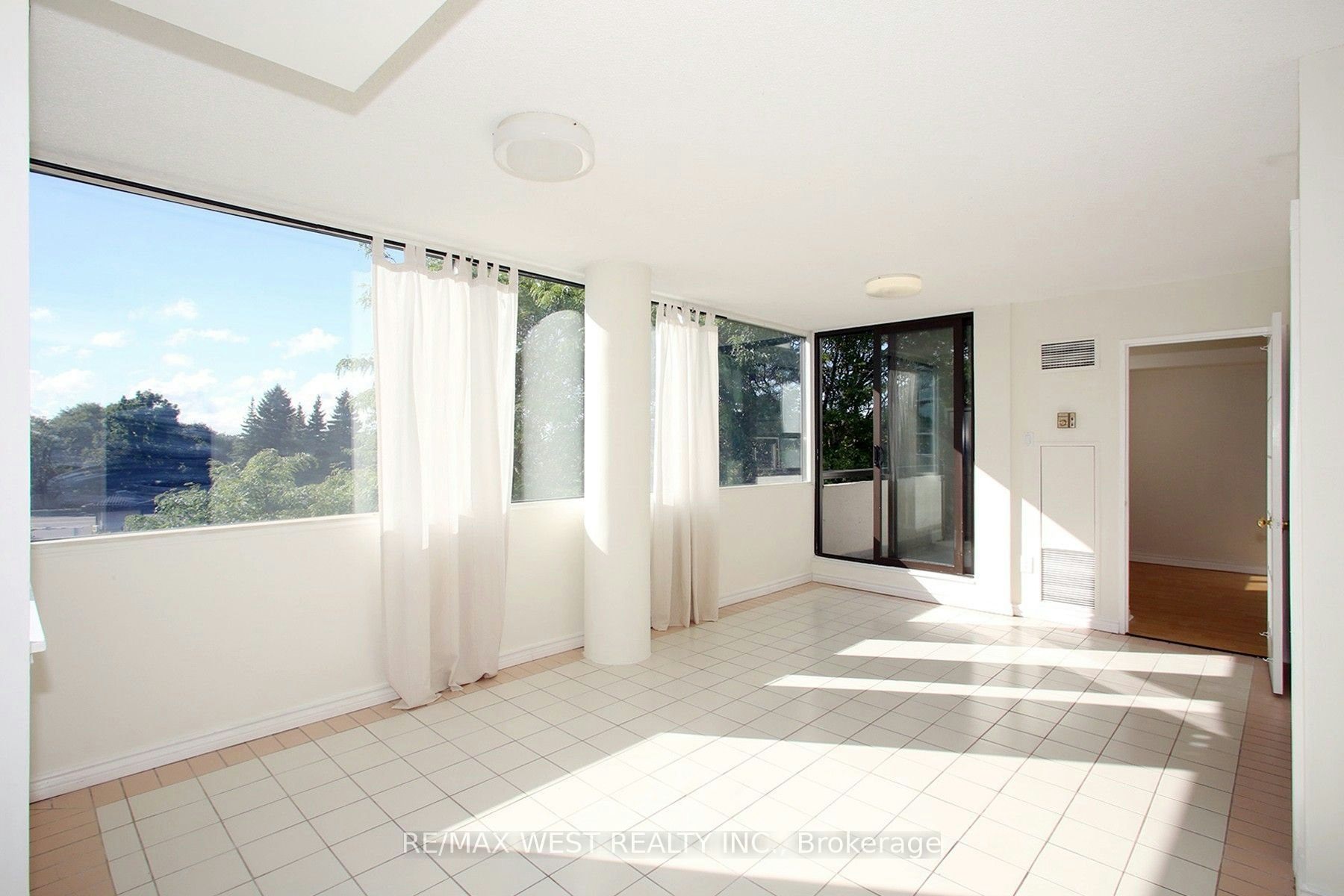 305-40 Harding Boulevard W, Richmond Hill, ON, L4C 9S5 - 5