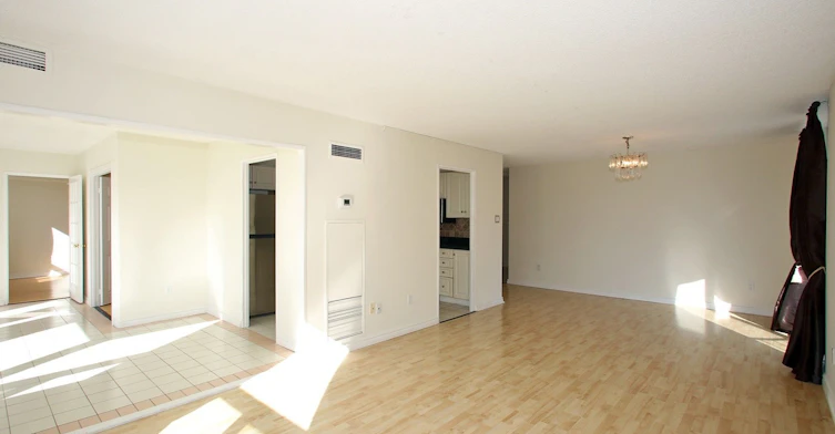 305-40 Harding Boulevard W, Richmond Hill, ON, L4C 9S5 - 9